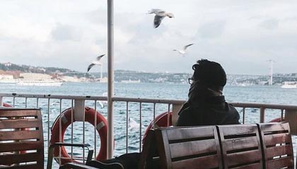 同事被嫌弃，蘑菇视频把全过程剪出来了（越扒越离谱）（发生在便利店）